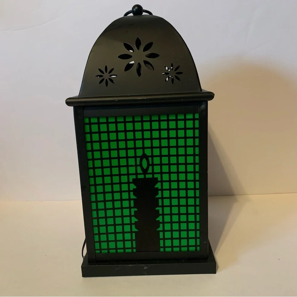NWT. TARGET Black and Orange Skull Lit Lantern